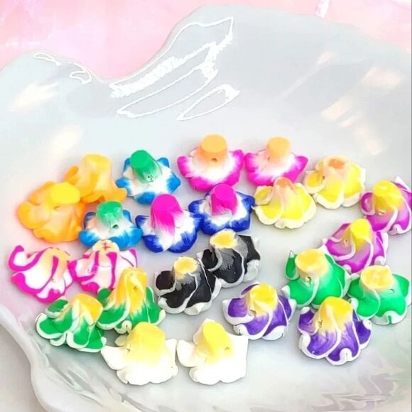 Hawaiian Flower 15mm Mixed Polymer Clay Flower Spacer Loose Beads Lot of 24 - Picture 7 of 10